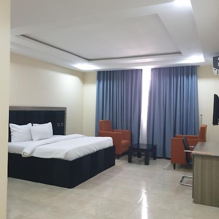 Golphins Suites & Hotel Abuja Esterno foto